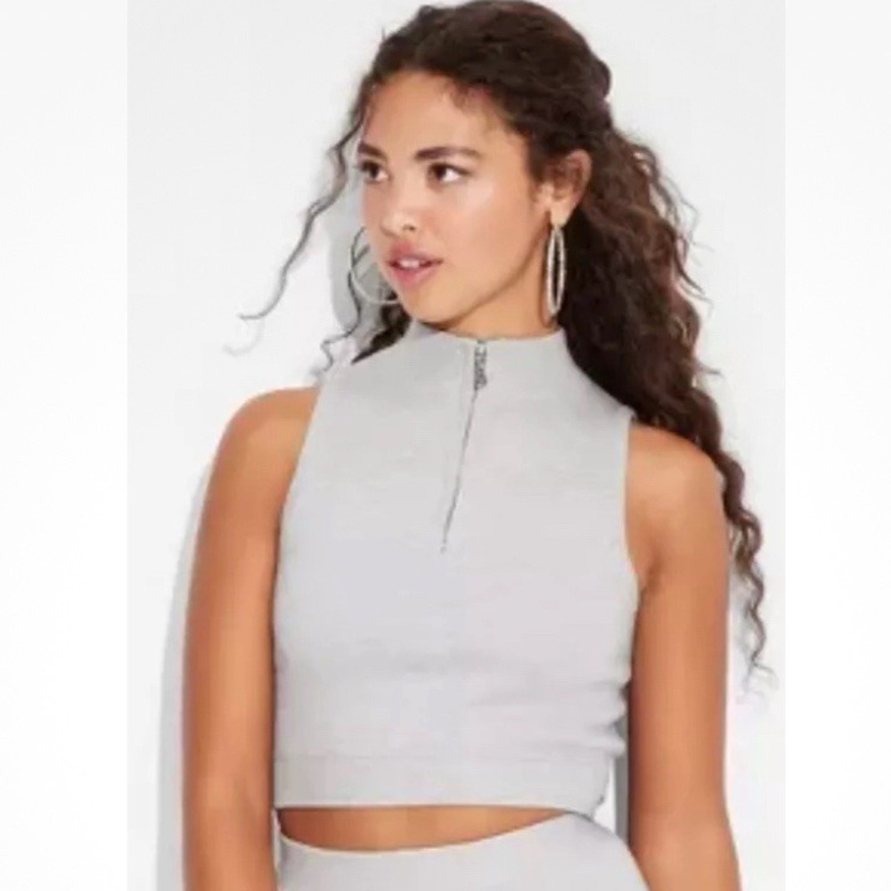 WILD FABLE Soft Gray Zip Sleeveless Crop Tank - NWT